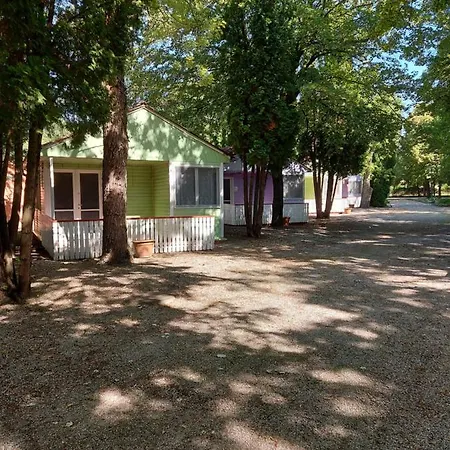 Tulipan Bungalow Camping База отдыха Денешдиаш