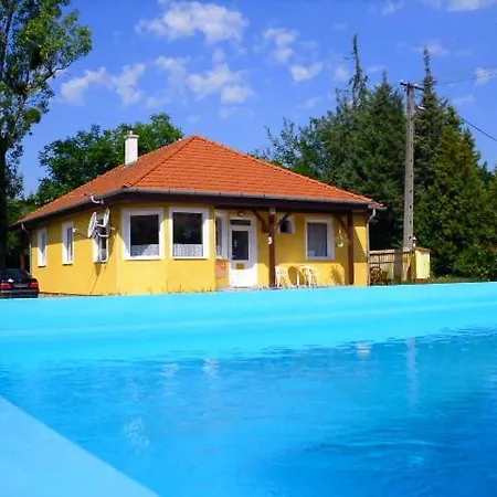 Tulipan Bungalow Camping 3* Денешдиаш