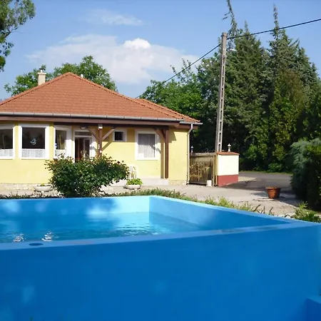 Tulipan Bungalow Camping Vakantiepark Gyenesdiás