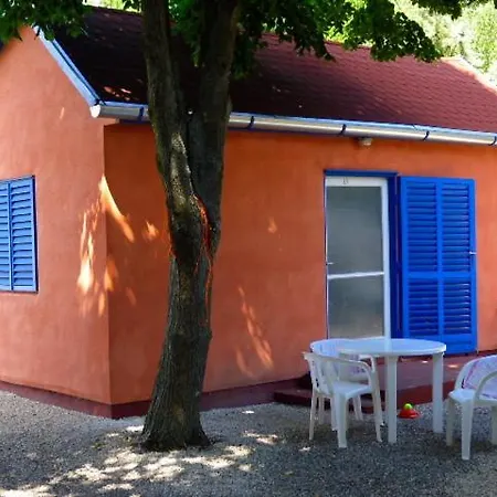 Tulipan Bungalow Camping База отдыха Денешдиаш