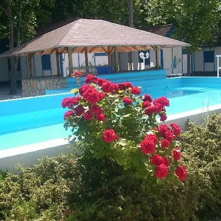 Tulipan Bungalow Camping 3* Денешдиаш