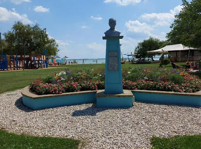 Tulipan Bungalow Camping 3* Денешдиаш